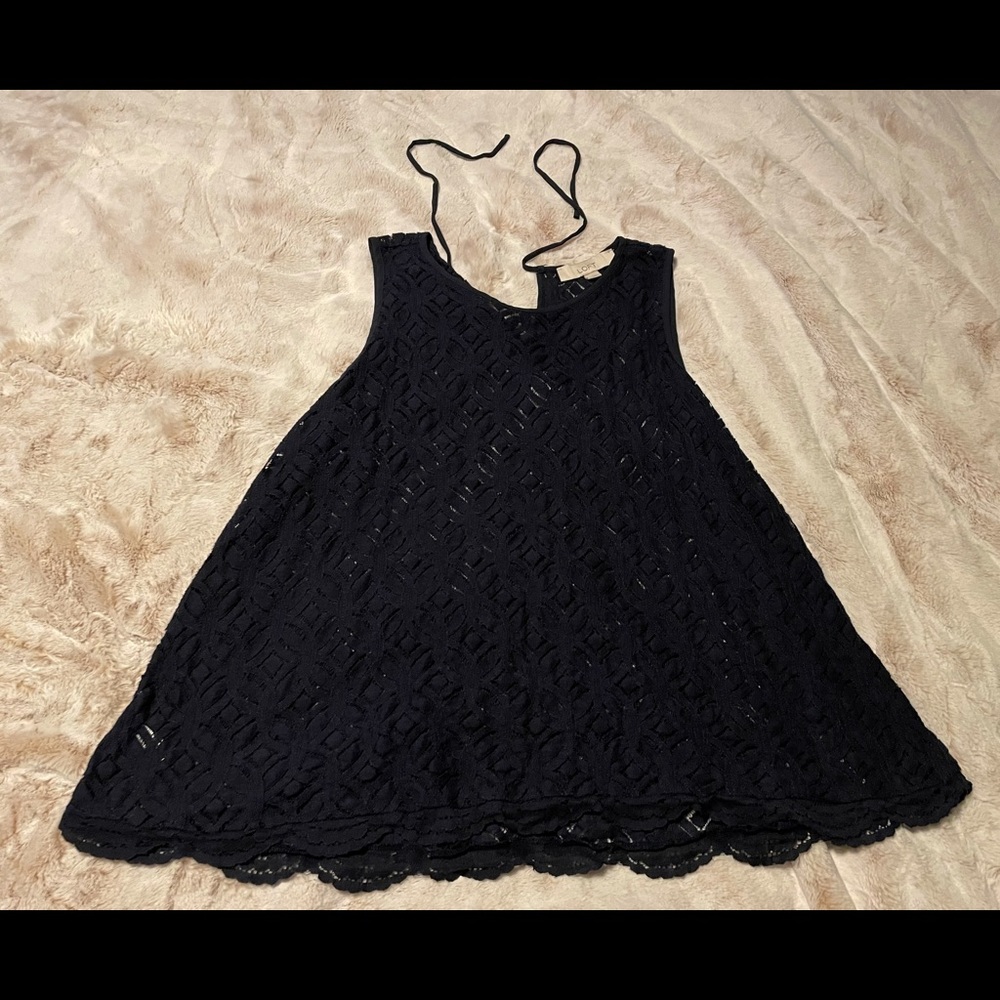 Sleeveless light lace knit top - collar tie back
